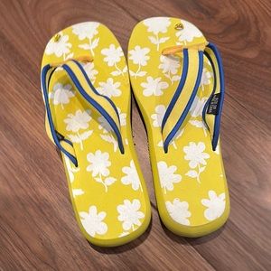 New thong sandals. A little stain and marked from being stored.